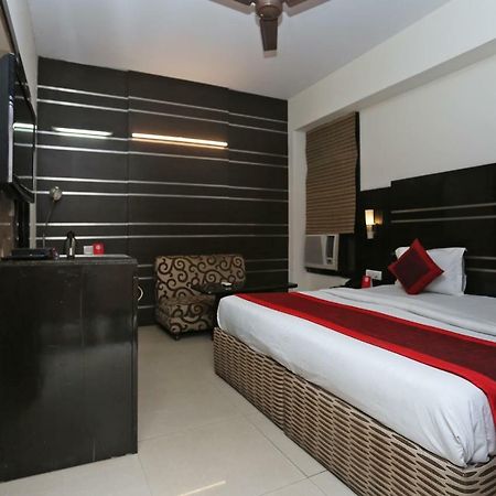 Oyo 13541 Otani Hotel Delhi  Dış mekan fotoğraf